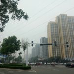 突如其来的空气污染，空气中弥漫着硫磺味