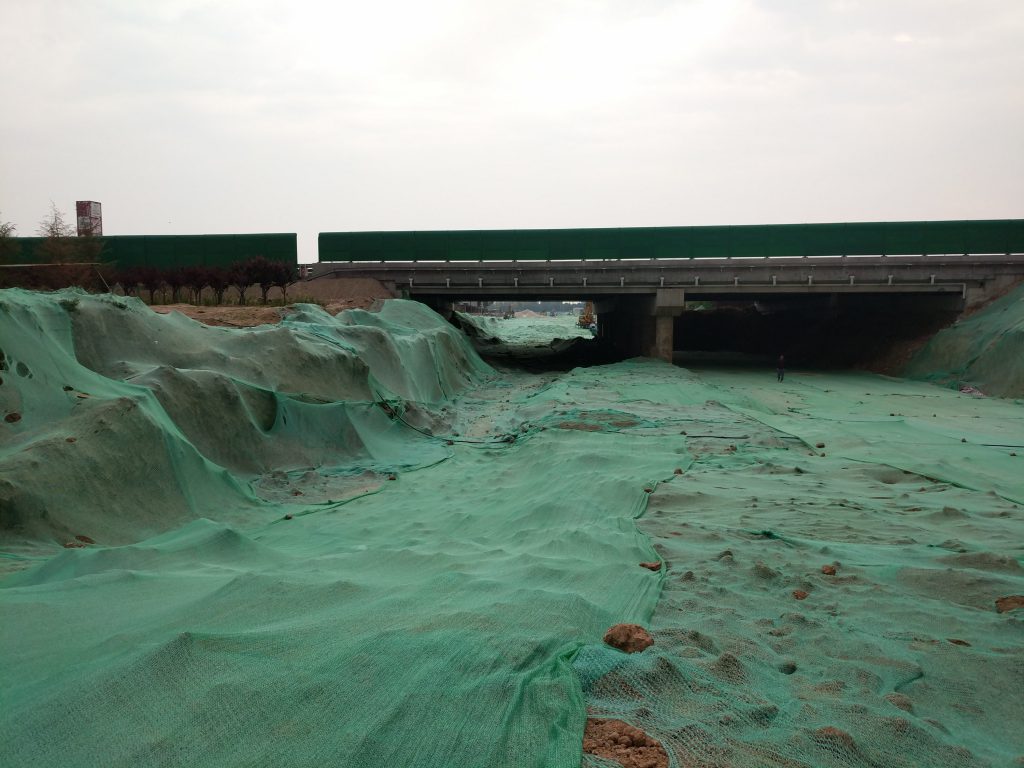 新华路北高速路施工现场 期待南北通途